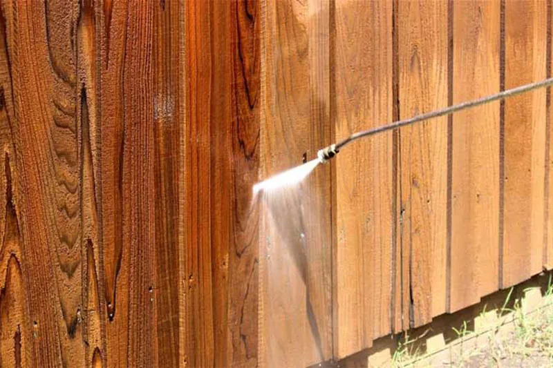 Deck and fence cleaning in Auckland